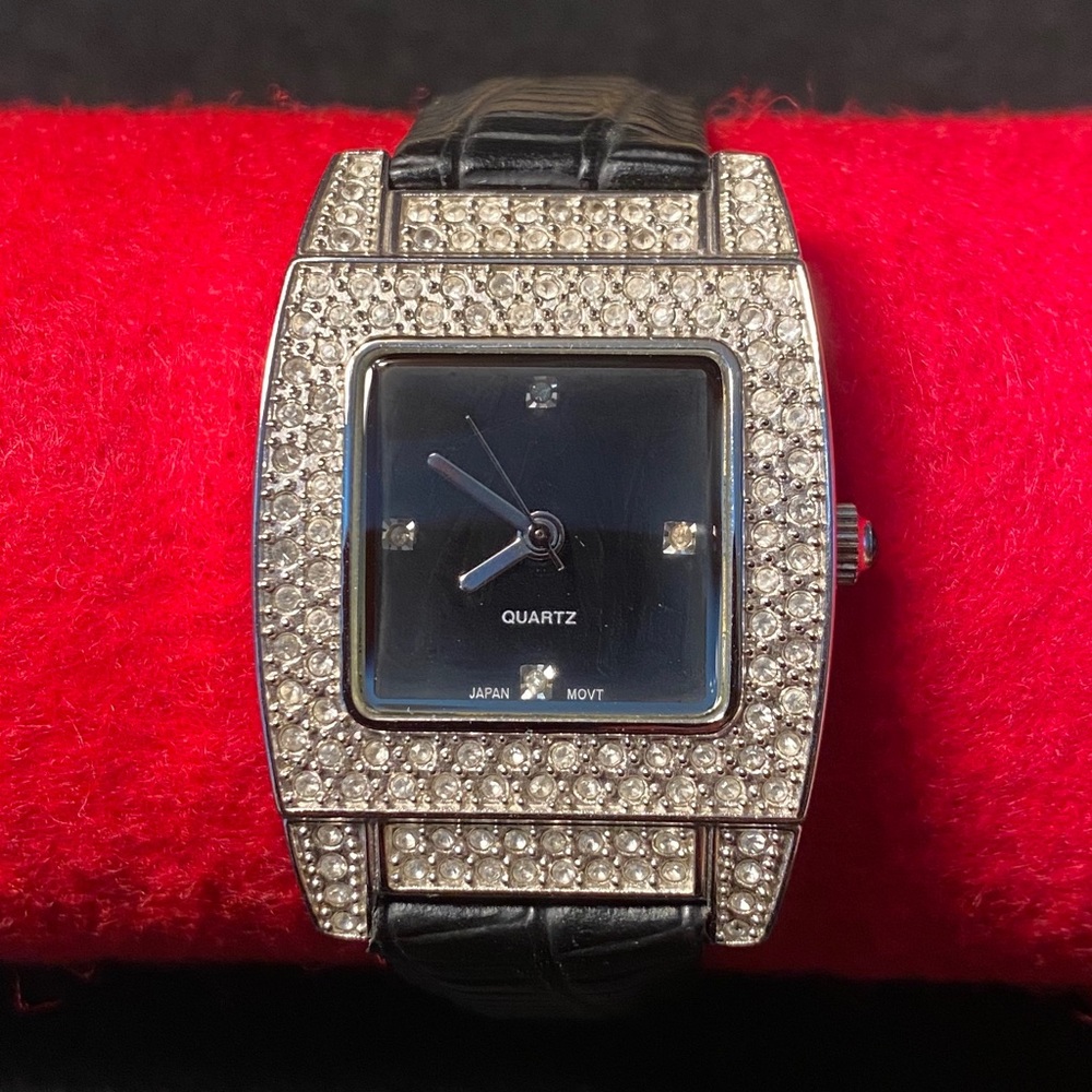 Japan Movt, Women, watch, black face, no battery.: